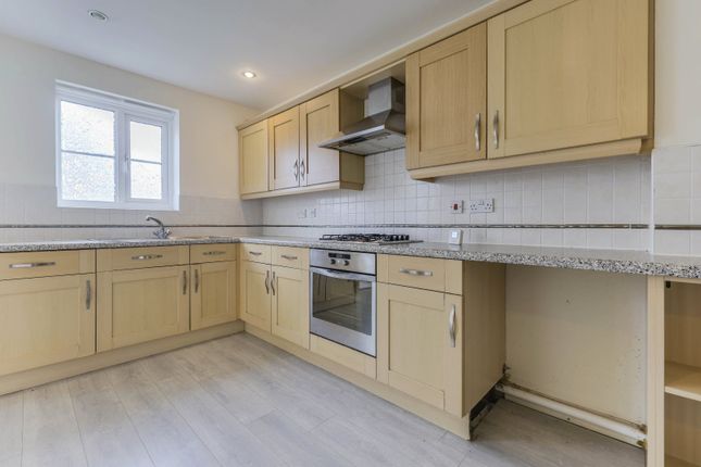 29, Brander Close, Bradford photo 4