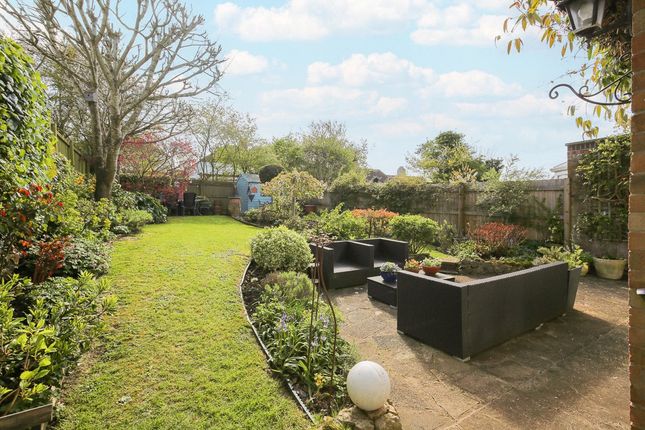 27, Pinewood Close, Bristol photo 4