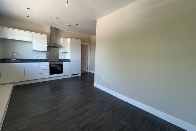 Flat 7, Apsley House,, Basingstoke Road, Reading photo 2