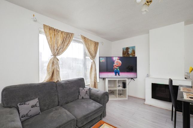 36, Wilkins Gardens, Nottingham photo 4