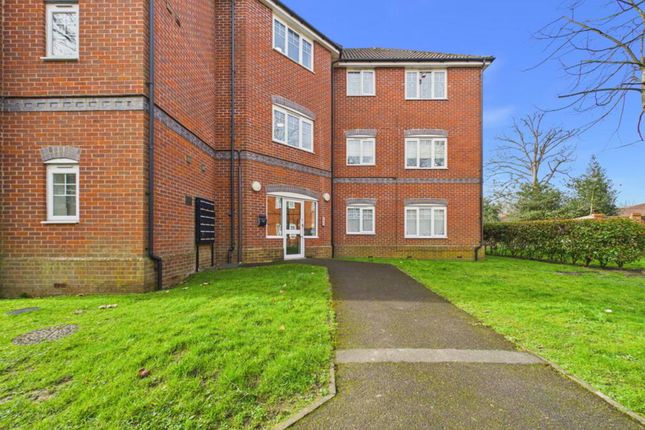 63 Ashdene Gardens, Reading photo 2