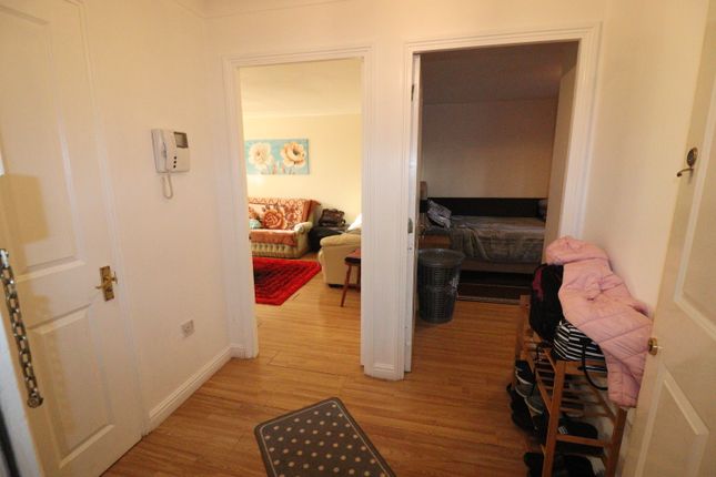 Thumbnail Flat for sale in Dunstable Road, Luton