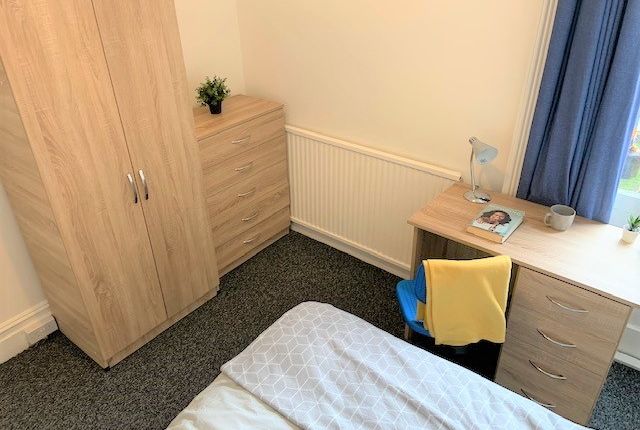Room to rent in The Polygon, Southampton