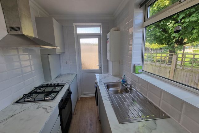Maisonette to rent in Great Cambridge Road, Enfield