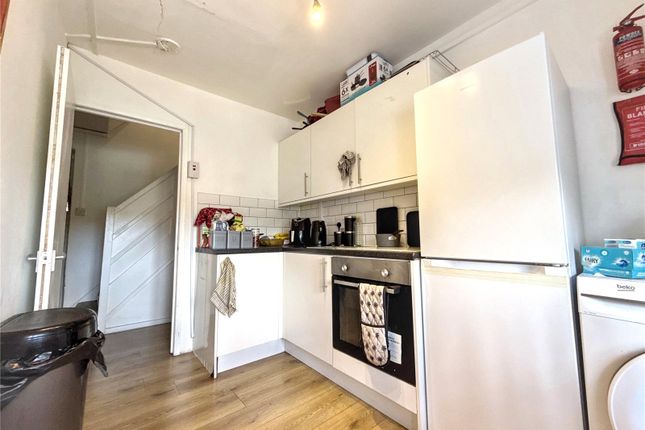 106,, Stroud Crescent, London photo 3