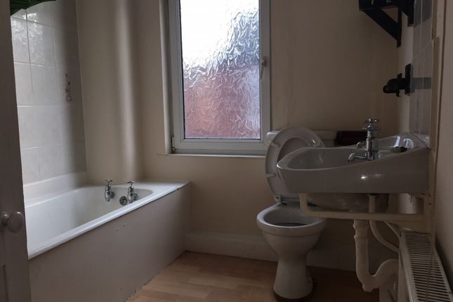 Harold Road, 32, Leeds photo 4