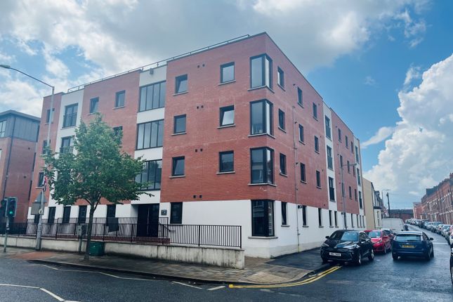 Thumbnail Flat to rent in Castlereagh Street, Belfast