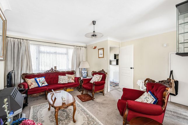 3, Baynes Close, Enfield photo 4