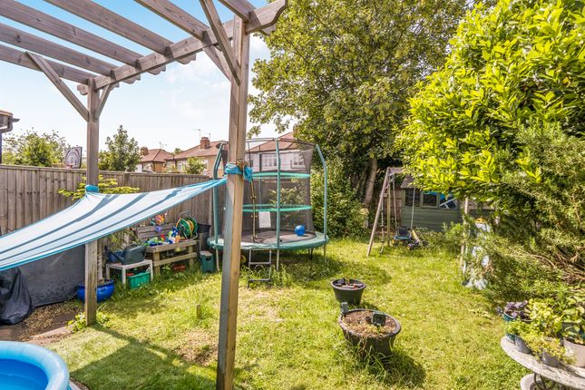 11, Connaught Avenue, Enfield photo 2