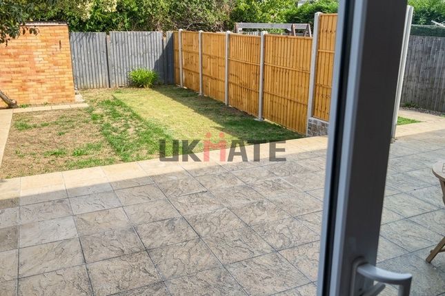 11, Mapleton Close, Bromley photo 4