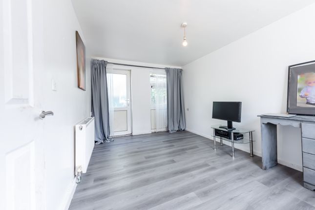 49, Rothesay Croft, Birmingham photo 3