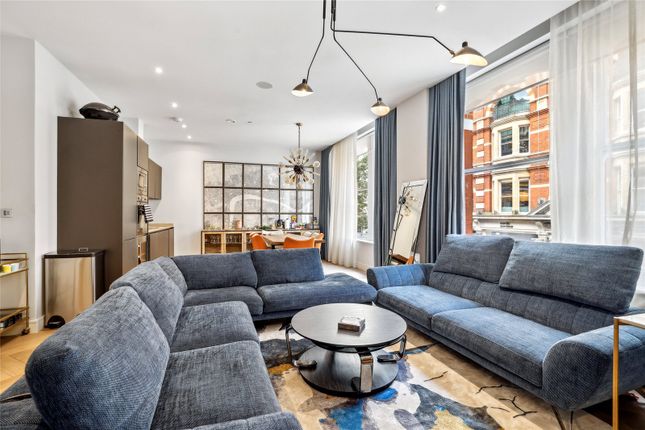 Thumbnail Flat to rent in Southampton Street, Covent Garden