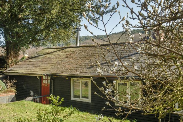 1-bed bungalow on Annexe, Haslemere, £1,200/mo