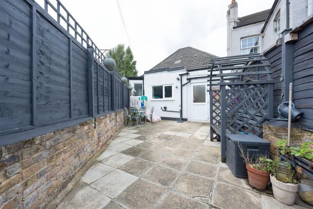 Bungalow for sale in Garfield Road, London