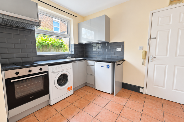 Warham Road, London photo 2