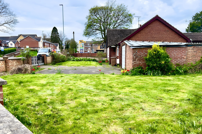 Bungalow for sale in High Street, Luton, Bedfordshire