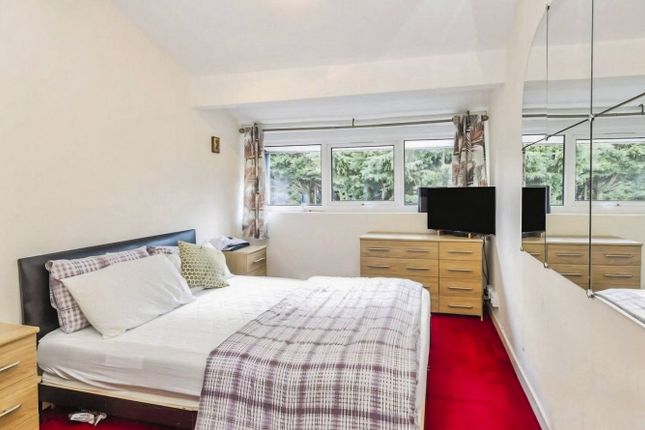 27, Bennett Close, Hillingdon photo 4