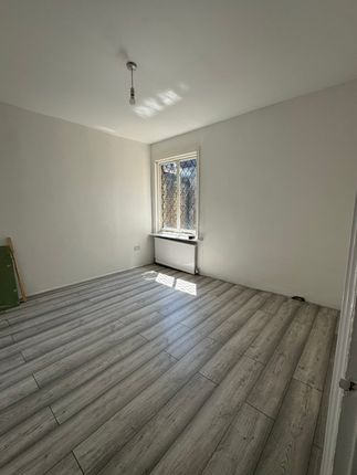 11a, Causeyware Road, Edmonton photo 4