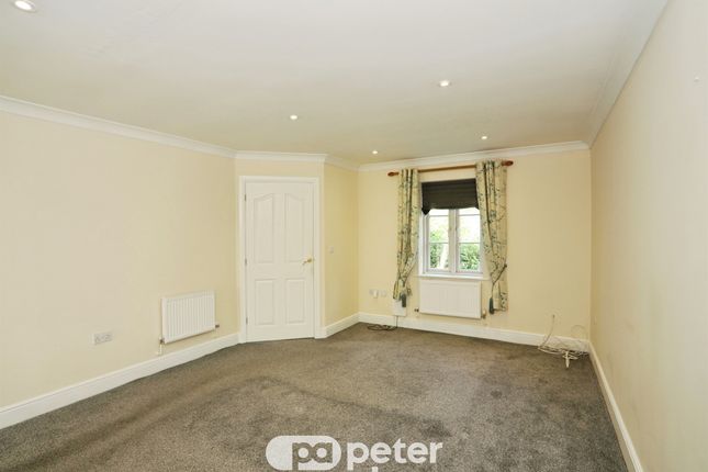 25, Heritage Court, Cwmbran photo 4