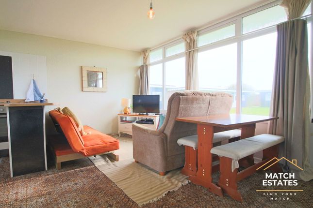 Chalet 42,Romney Sand Holiday Village, The Parade, New Romney photo 2