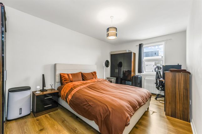 Flat H 147-149 Hoe Street-8.Jpg