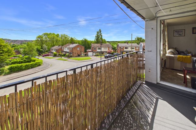 74, Snape Hill Crescent, Dronfield photo 2