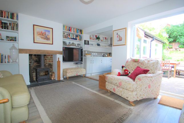 Thumbnail Terraced house to rent in Penns Road, Petersfield