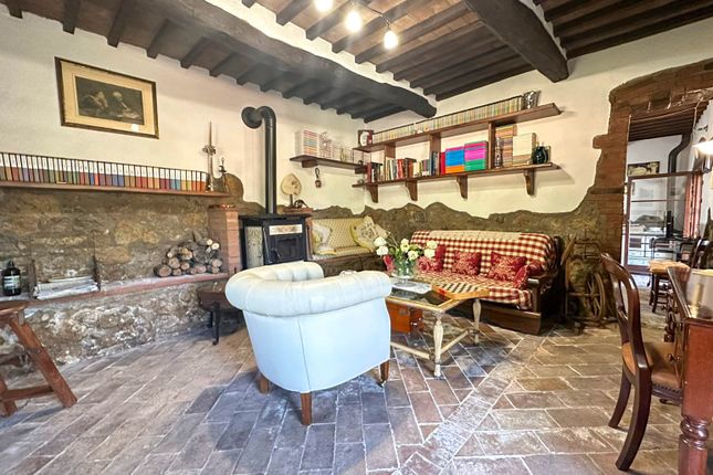 Country house for sale in Via Castello, Serrazzano, Pomarance, Pisa, Tuscany, Italy