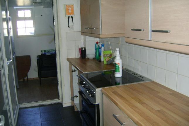 Shared accommodation to rent in Barrie Road, Farnham