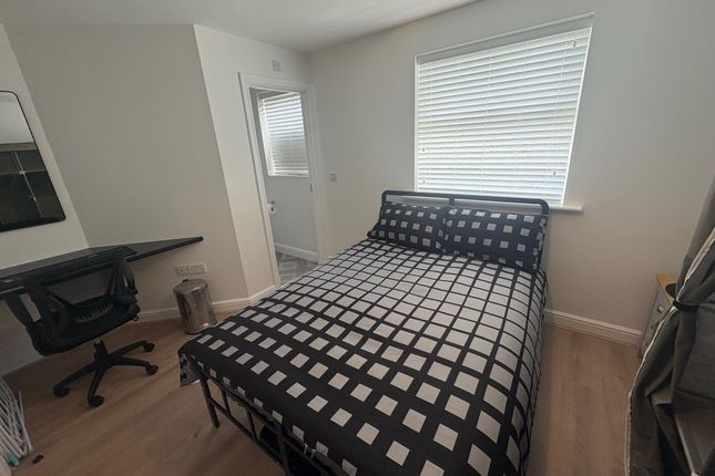 Room 4, 21, Carlisle Close, Corby photo 2