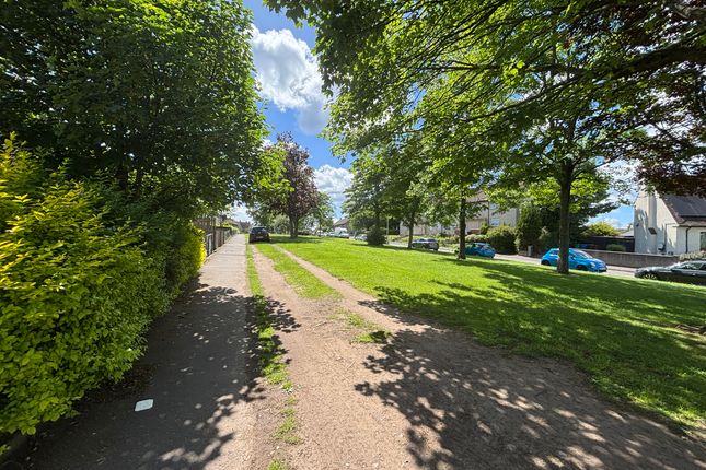 22 Lilac Bank, Leven photo 3