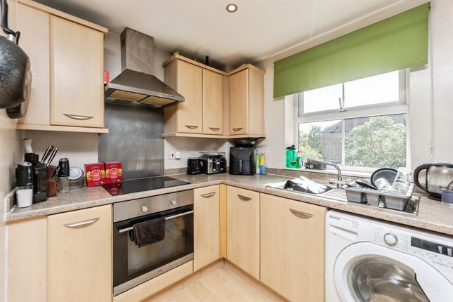 11, Ashdown Court, Knottingley photo 2
