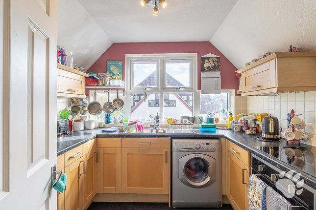 9, Amersham Avenue, Basildon photo 4