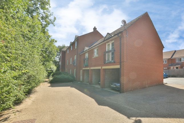 28, Grenadier Way, Kent photo 2