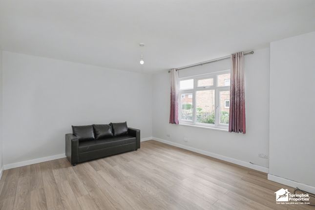 85, Flaxen Walk, Huntingdon photo 2