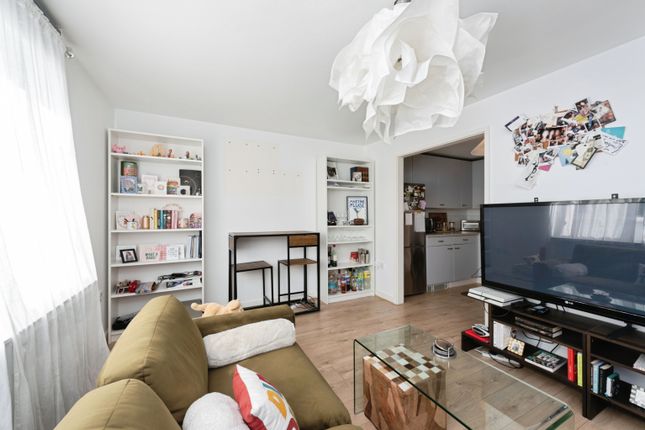 7 Booth House, High Street, Brentford photo 4