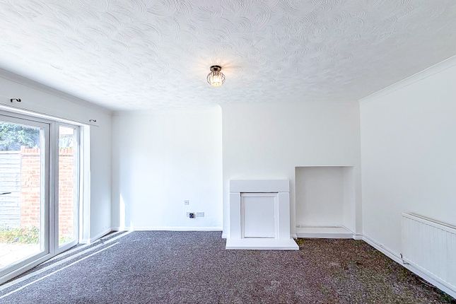 44, Charlock Way, Watford photo 3