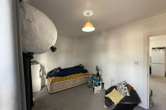Vicarage Way, Watford photo 5