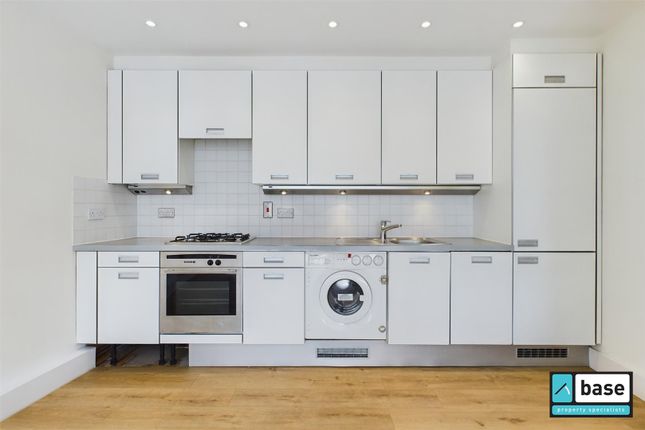 Flat to rent in 1A Cleveland Way, Whitechapel