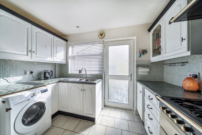 32, Beckington Crescent, Somerset photo 4
