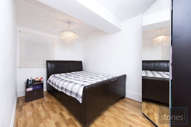 Flat to rent in Princess Park Manor, Royal Drive, London