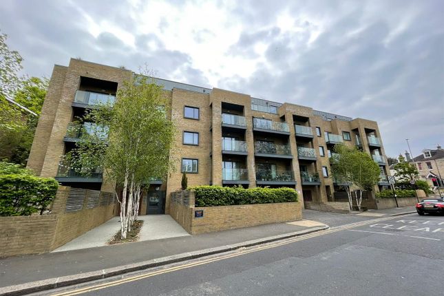 Flat to rent in Park House, Goldstone Crescent, Hove