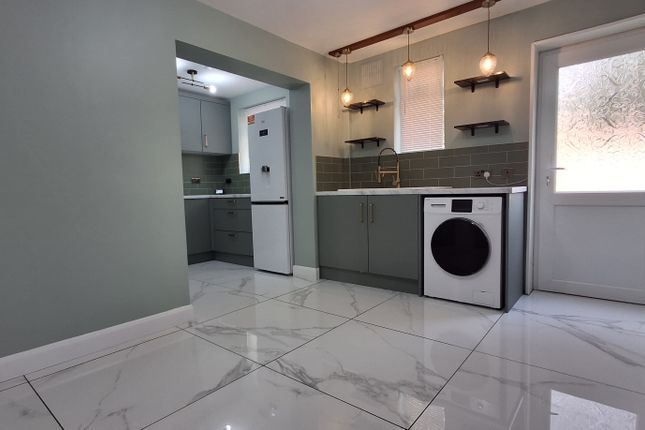 9, Bromley Avenue, NEWARK photo 2