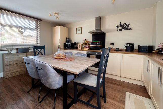 1, Bossington Close, Hull photo 4