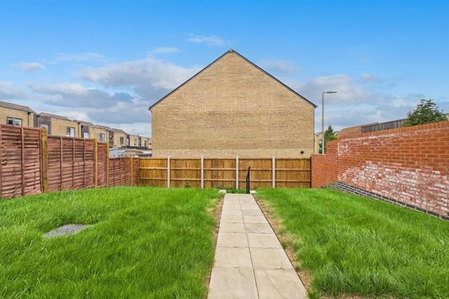 54324253, Rosefield Lane, Harlow photo 2