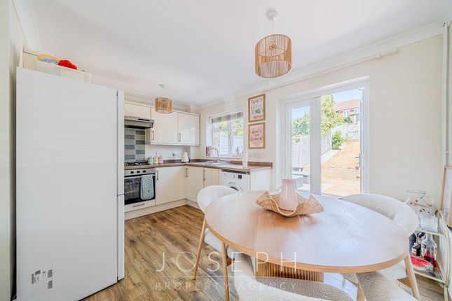 34 Buttercup Close, Ipswich photo 4