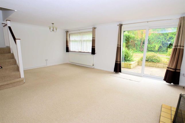2, Framlingham Drive, Reading photo 4