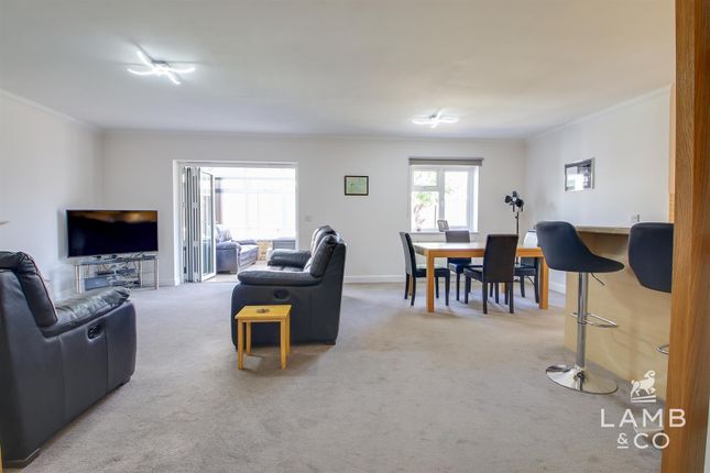 10, Highlands Grove, Clacton-On-Sea photo 4