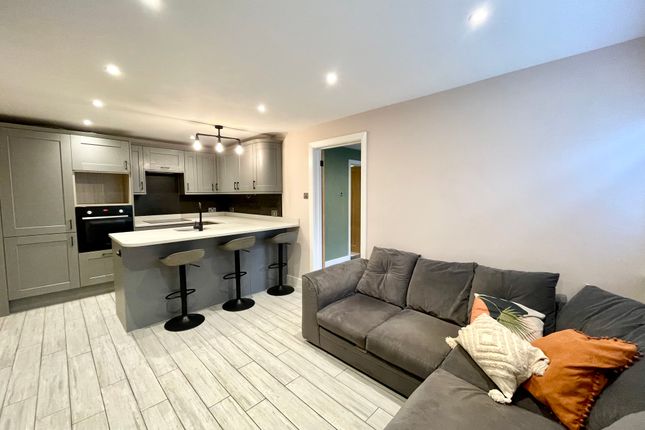 18, Kingfisher Walk, Aldershot photo 4