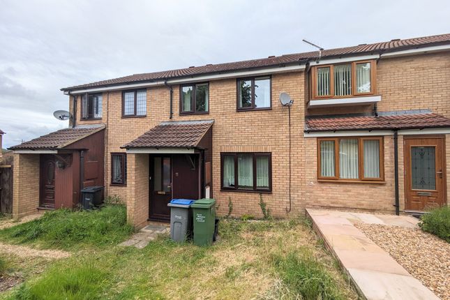 Thumbnail Flat to rent in Highgrove Close, Calne, Wiltshire